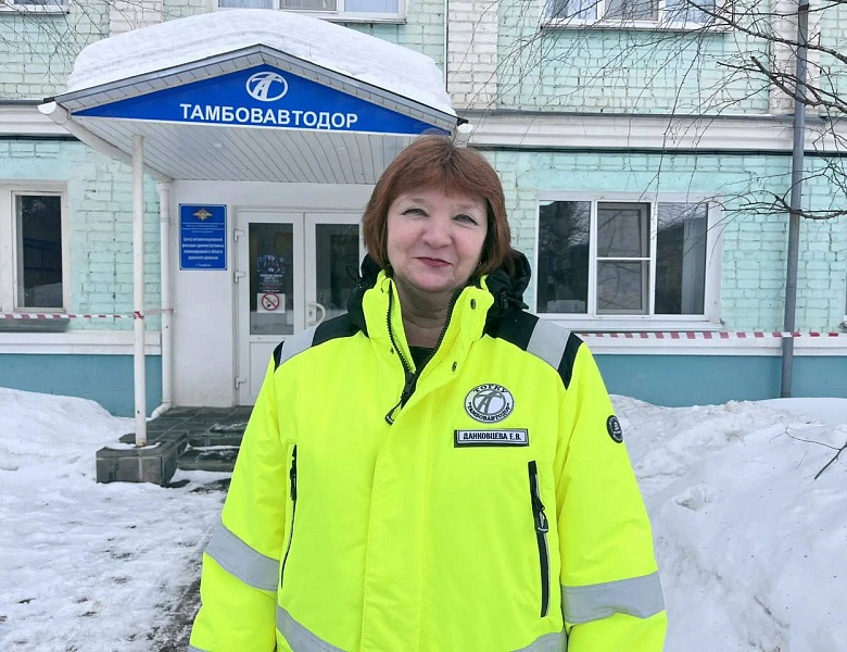 Сотрудницы транспортной отрасли и дорожного хозяйства приняли тёплые поздравления от руководства ТОГКУ «Тамбовавтодор» и Министерства автомобильных дорог и транспорта по случаю Международного женского дня