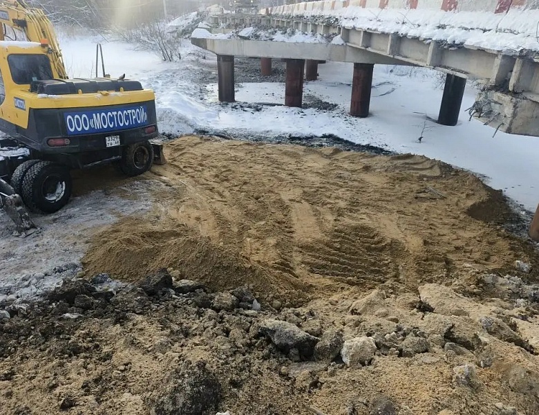 На мосту через реку Лесной Воронеж работы идут по графику